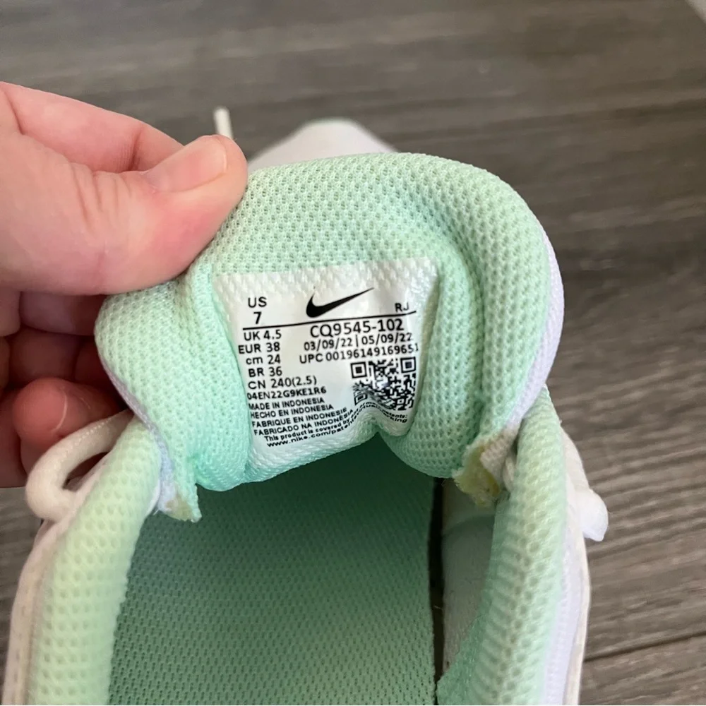 Nike Trainers - Picture 3 of 8